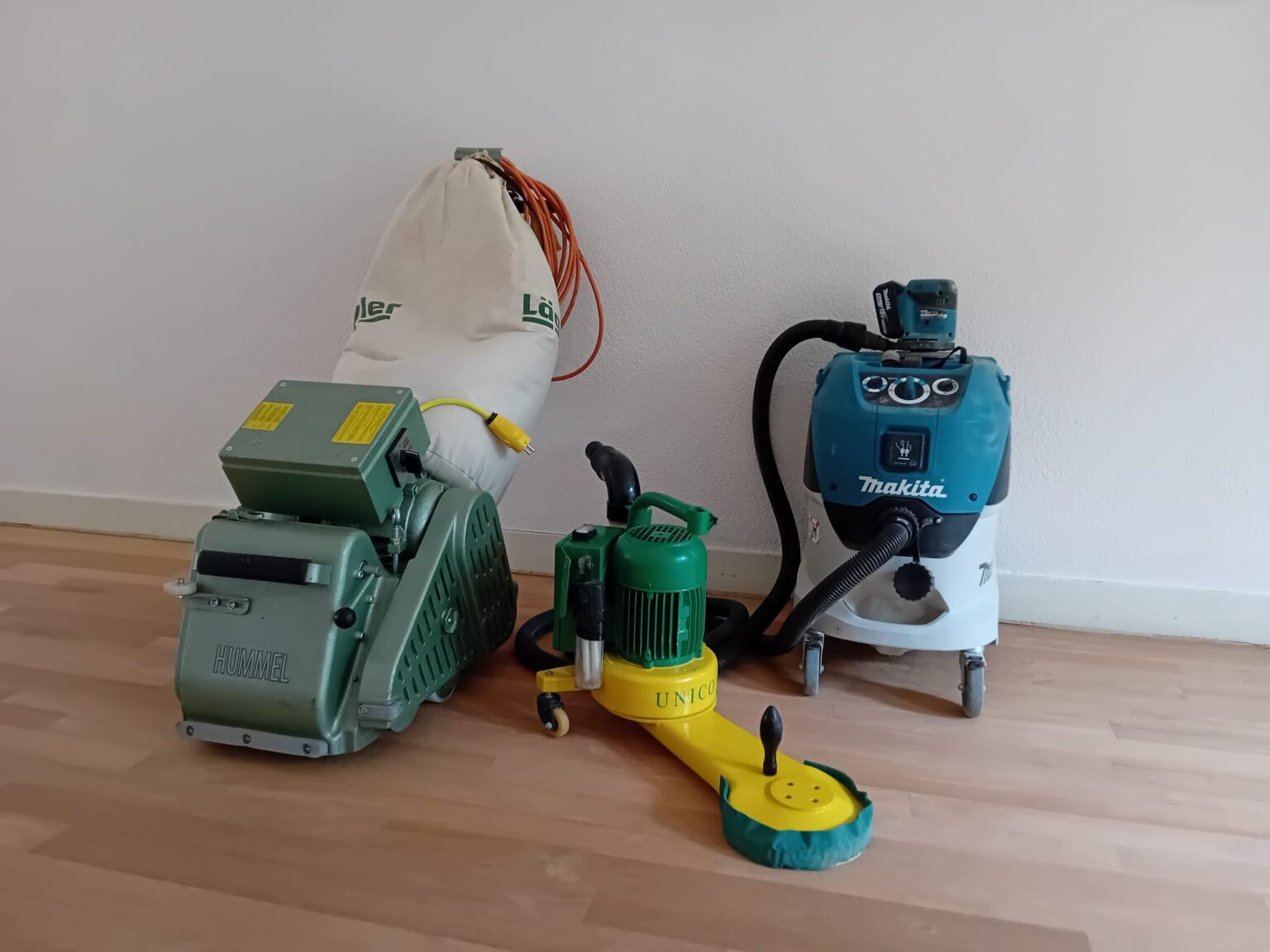 Professionele schuurmachines voor het stofarm schuren van houten vloeren en parketvloeren